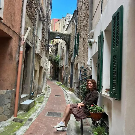 Casa Storica Di Alma Con Fantastica Vista Mare San Remo