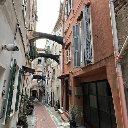 Casa Storica Di Alma Con Fantastica Vista Mare San Remo